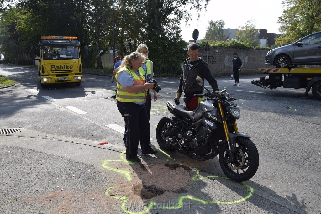 Schwerer Krad PKW Unfall Koeln Muelheim Am Springborn Cottbuserstr P166.JPG - Miklos Laubert